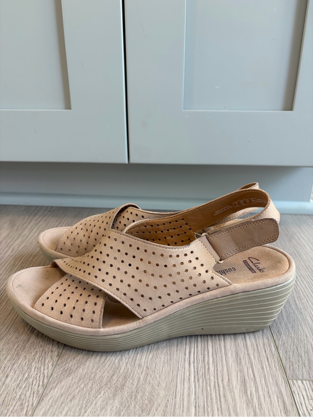 Clarks Womens Reedly Variel Sandals Size 9.5 M Blush Tan Leather Wedge Platforms